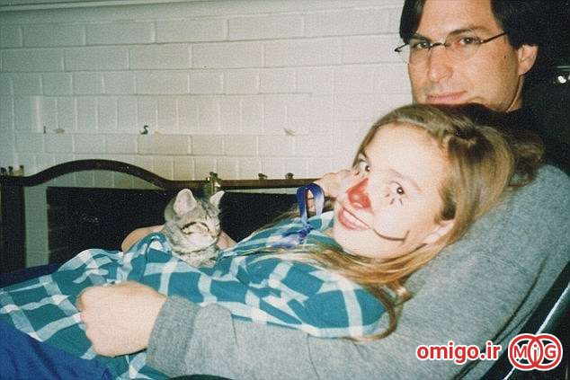 استیو جابز و دخترش لیزا در هشت سالگی (استیوجابز در اوایل منکر این میشود که لیزا دخترش است)