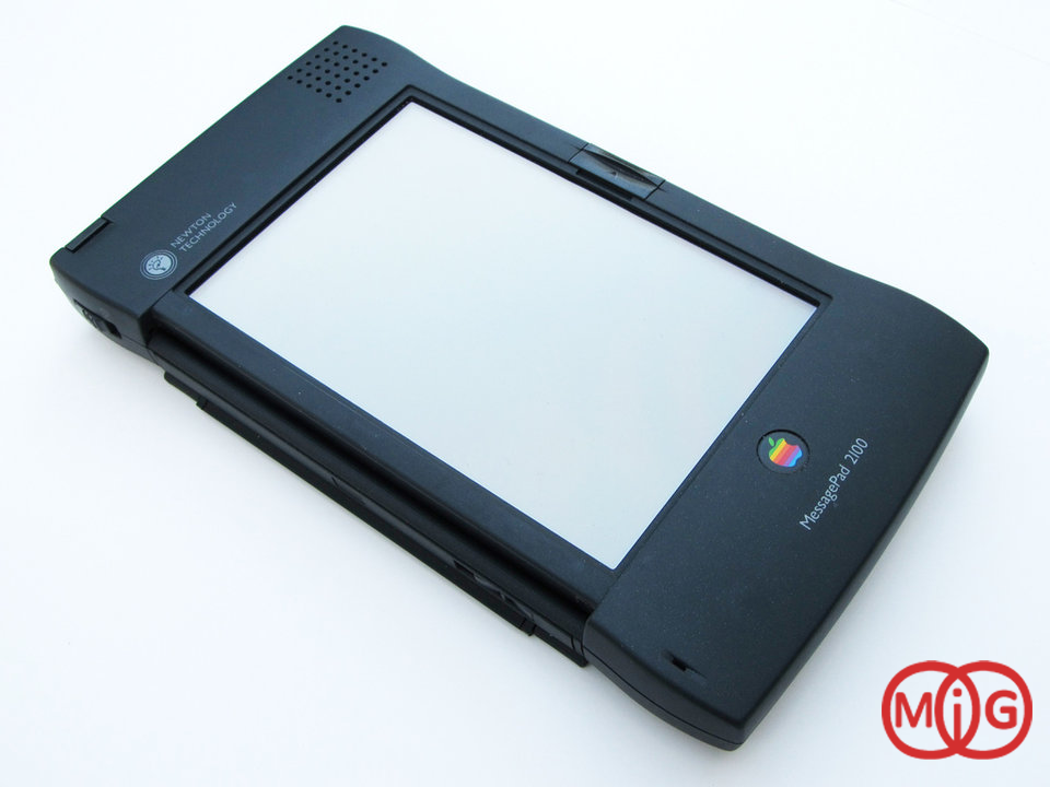 در سال 1990 PDA یا personal digital assistants که دستیار دیجیتال شخصی بود با قیمت حدود 700 دلار معرفی شد.