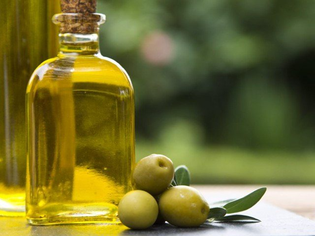 روغن زيتون و ليمو براي درمان شوره سر